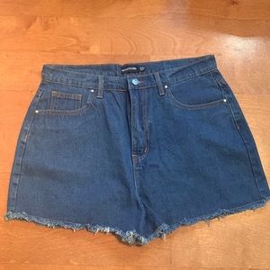 Pretty Little Thing - Dark Blue Wash Frayed Hem Denim Shorts
